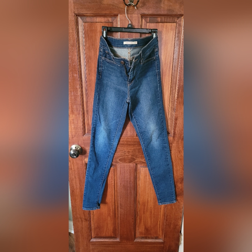 Levis 710 super skinny 28 waist